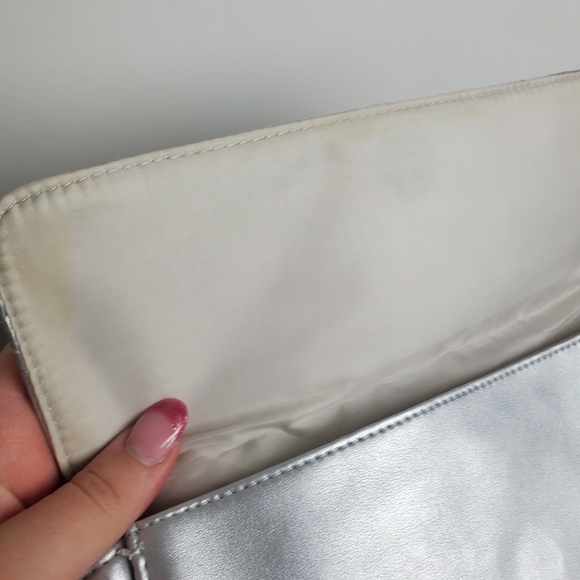 Celine Dion Sensational Silver Cushioned Bag - Picture 7 of 15